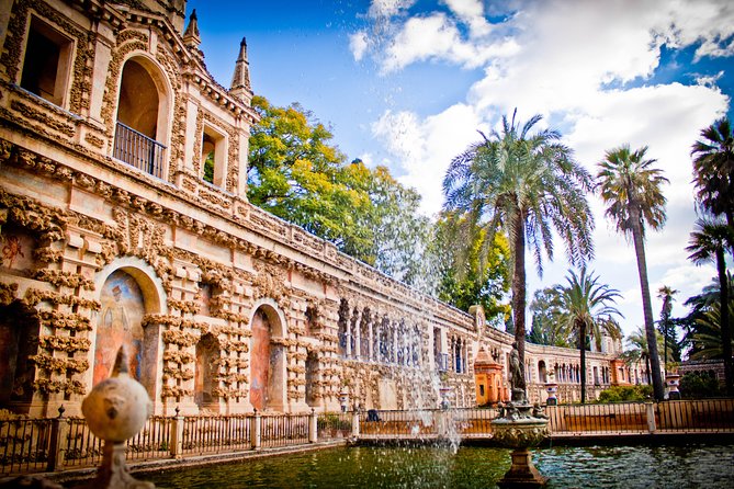 Seville: The City’s Top Highlights - Getting oriented fast at Plaza Virgen de los Reyes