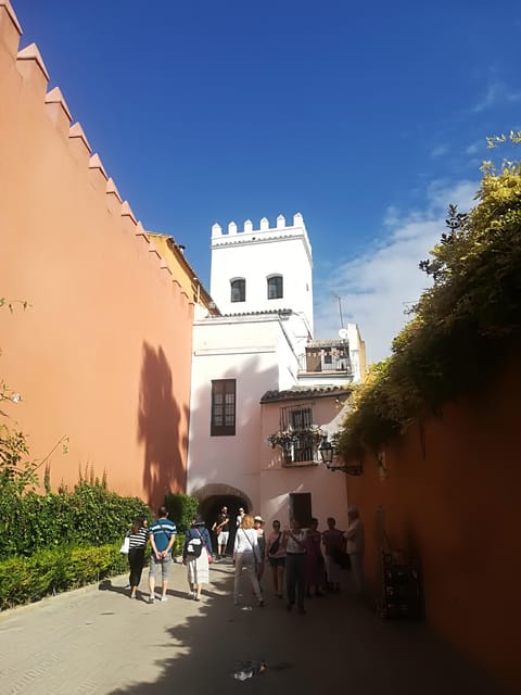 Seville: Tiny-Group Jewish Quarter Discovery Walking Tour - Walking into Seville’s Santa Cruz Jewish Quarter