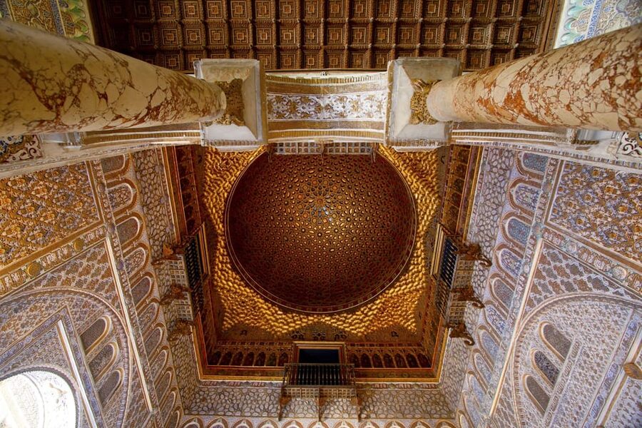 Seville: Tour Alcázar, Cathedral & Giralda Priority Access - Royal Alcázar of Seville: A Live Royal Palace, Arab and Christian Design Together