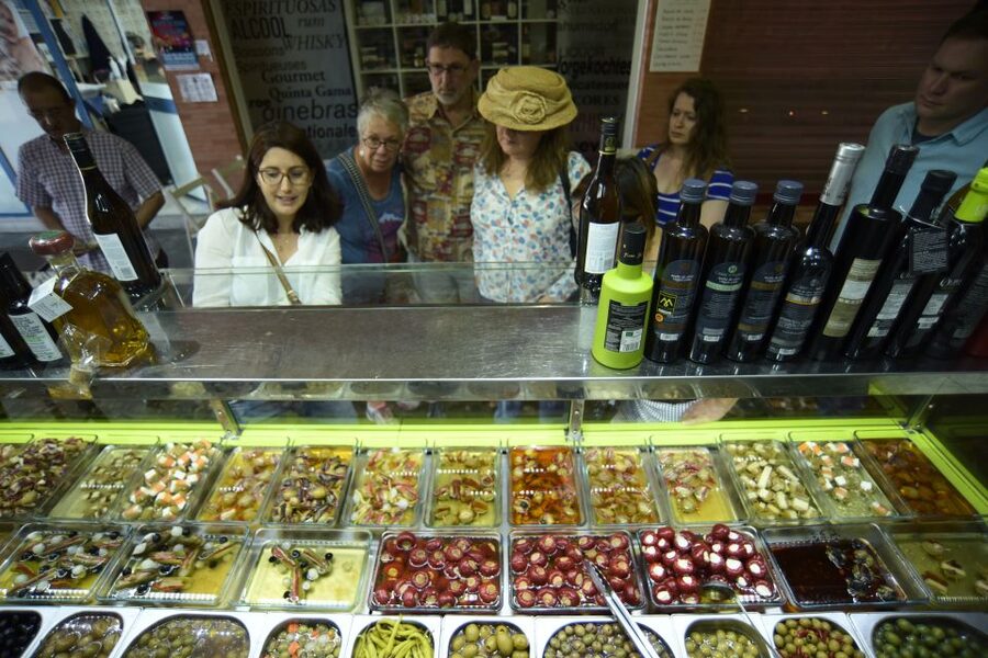 Seville: Triana Market Tour with Tastings - Who this tour suits best, and who it does not
