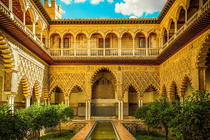 Skip the Line Seville Alcázar, Cathedral & Giralda Guided Tour - Stop 1: Puerta del León and the Alcázar’s Style Shock