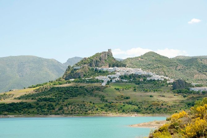 Spend a day in the White Villages from Cadiz - Hotel pickup and the Cádiz warm-up at 9:00 am