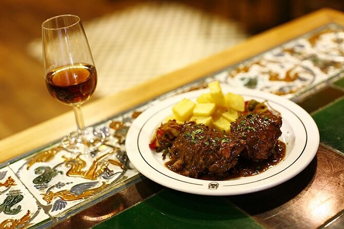 Tapas Food Tour in Jerez de la Frontera - Meeting point reality check: Plaza del Arenal and the equestrian statue