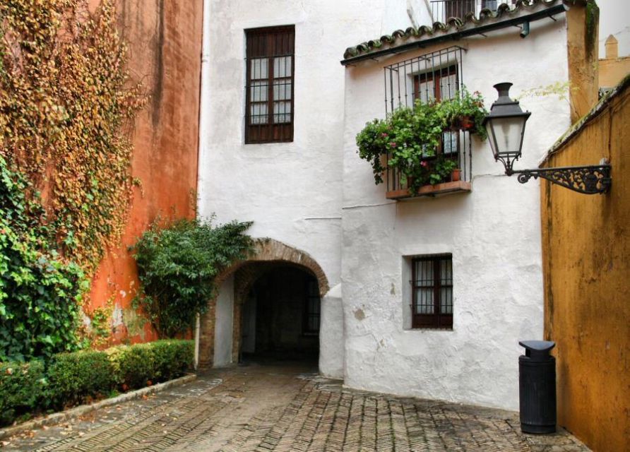 The Best of Seville: Private 2,5 Hour Walking Tour - Getting Picked Up in Casco Antiguo, Then Finding El Arenal