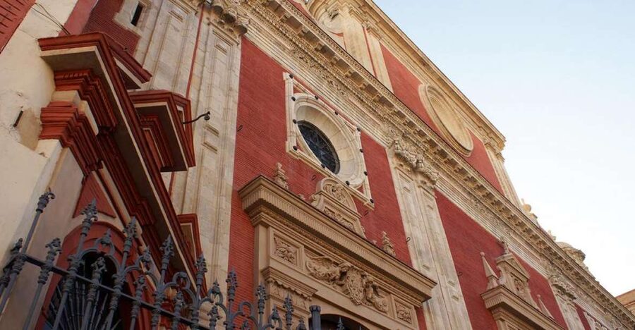 The Cultures of Seville Walking Tour - Meeting at Plaza del Triunfo and Starting in the Right Headspace