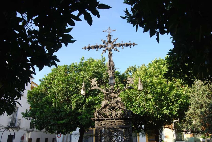 Tour Sevilla de las 3 Culturas - Palacio Arzobispal and the walk into the Juderia mindset