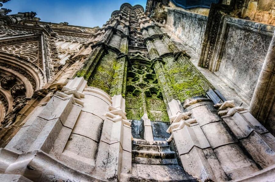 Tour Sevilla de las 3 Culturas - El Arenal, archives, and Seville of the Indies