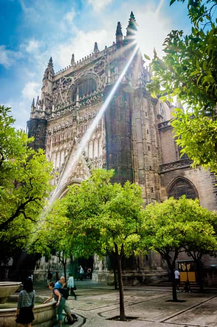 Tour Sevilla de las 3 Culturas - Starting at Plaza de San Francisco and getting your bearings fast