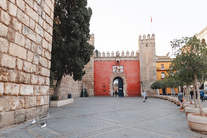 VIP Guided Seville Alcazar Pre-Opening, Cathedral & Old Town - Barrio Santa Cruz Without the Maze Panic