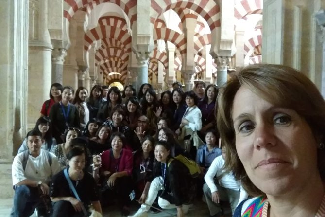 Visit Cathedral Mosque with official guide. Small groups - Maria Font Merino’s Style: Clear Explanations and Smart Visuals