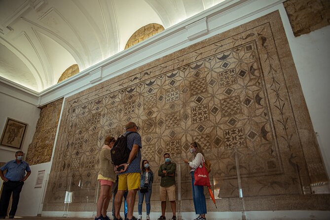 Visita guiada a la Mezquita Catedral y el Alcázar de los Reyes Cristianos - Transportation and meeting at 11:30 in central Córdoba