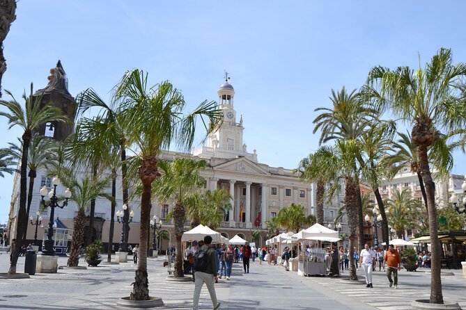 Walking Tour through Cádiz: Stories from the hand of a local guide - Plaza de España and the Spanish Steps: Your First Big Landmarks